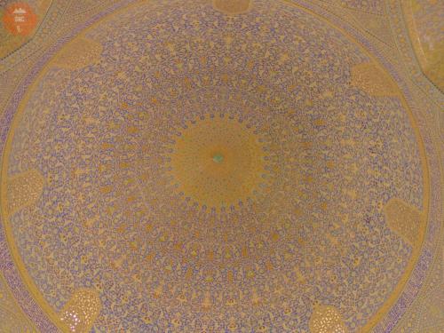 Výzdoba kupole šáhovy mešity - Isfahán